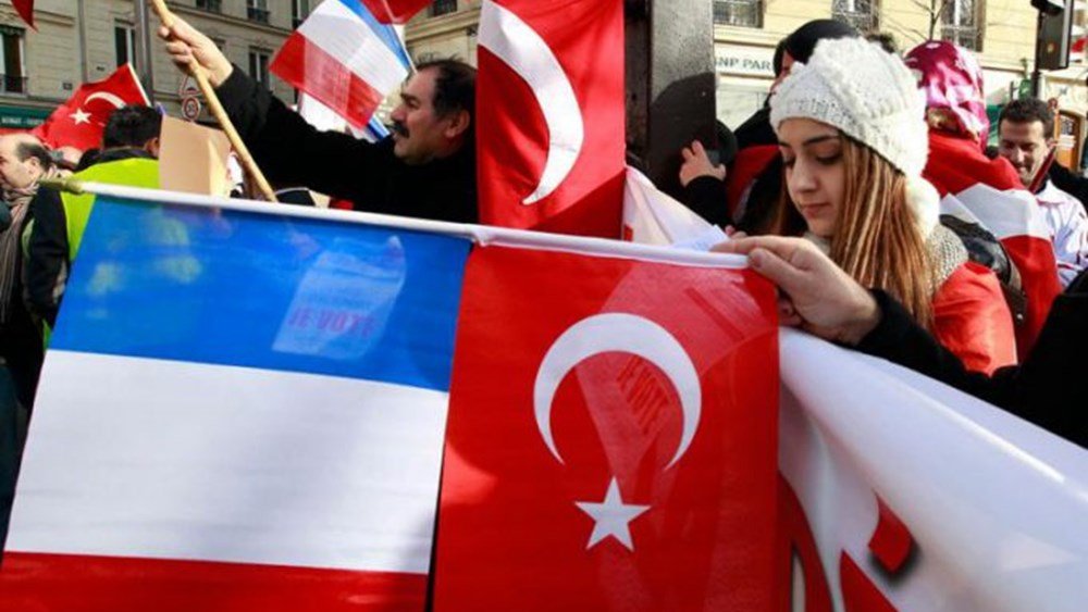 Η Τουρκία αποκλείει κάθε ρόλο της Γαλλίας στην υπεράσπιση των Κούρδων της βόρειας Συρίας