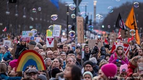 Ηχηρά-μηνύματα-κατά-της-Ακροδεξιάς-σε-όλη-τη-Γερμανία