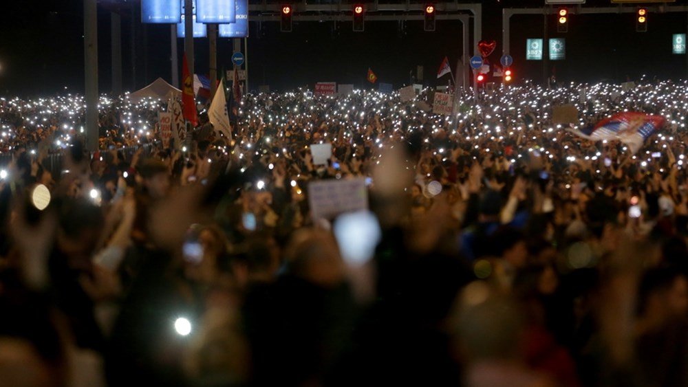 Σερβία: Η πορεία των φοιτητών έφτασε στο Νόβι Σαντ – “Ξενοκίνητες” οι κινητοποιήσεις, υποστηρίζει ο Βούτσιτς