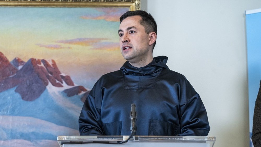 Έξαλλος ο απερχόμενος πρωθυπουργός της Γροιλανδίας με τον Τραμπ: “Ως εδώ και μη παρέκει”