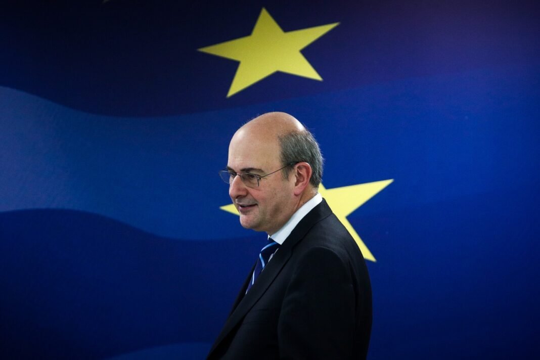 Κ. Χατζηδάκης: Μεγάλη δεύτερη ευκαιρία στη μεσαία τάξη για τη ρύθμιση του «κόκκινου» ιδιωτικού χρέους