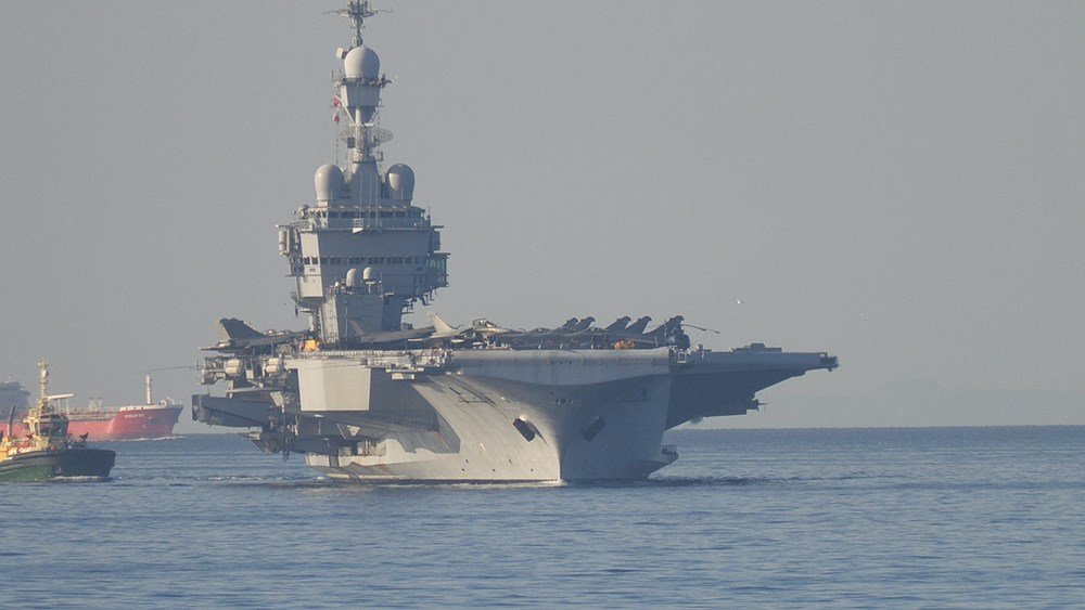 Στον Όρμο Φαλήρου το αεροπλανοφόρο “Σαρλ ντε Γκολ” – Λοράνς Αουέρ: Η ενδιάμεση στάση αποδεικνύει τη γαλλοελληνική στρατηγική συνεργασία