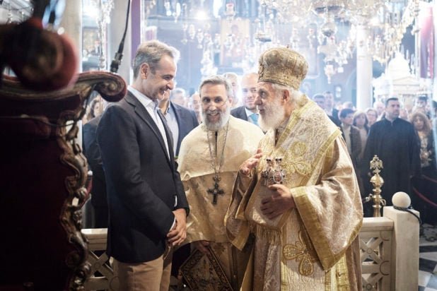 Κυριάκος-Μητσοτάκης:-Παρακολούθησε-τη-Θεία-Λειτουργία-της-πρώτης-Αναστάσεως-στον-Ιερό-Ναό-Ευαγγελιστρίας-της-Τήνου