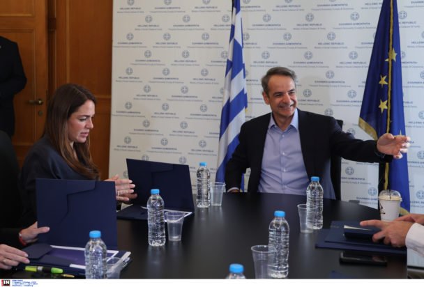 Μητσοτάκης-στο-υπουργείο-Κοινωνικής-Συνοχής-και-Οικογένειας:-Η-προσιτή-στέγη-δικαίωμα-των-πολιτών,-αλλά-και-υποχρέωση-της-Πολιτείας