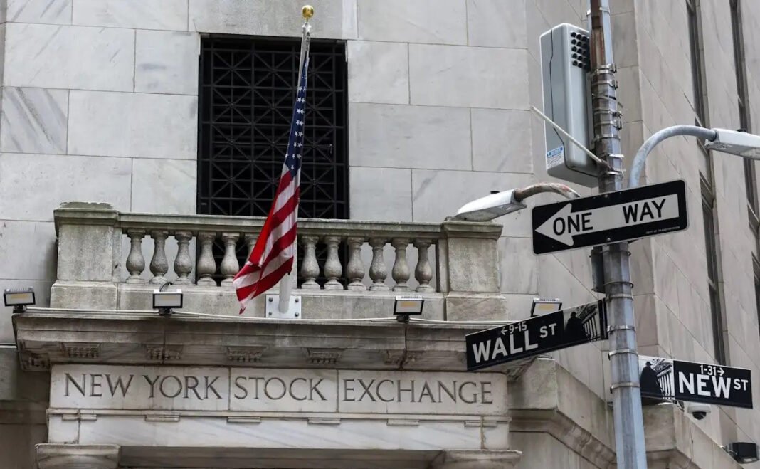 Στα «πράσινα» η Wall Street – Ρεκόρ για S&P 500 και Nasdaq