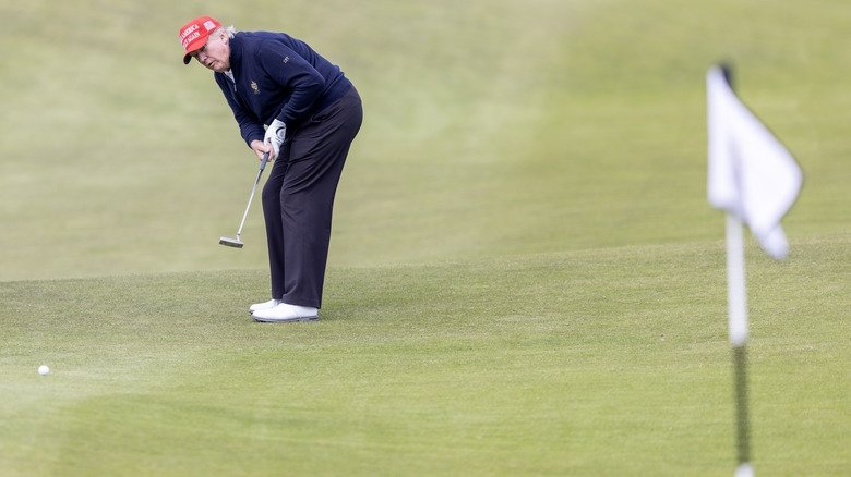 Γκολφ και δασμοί στο γήπεδο του Τραμπ