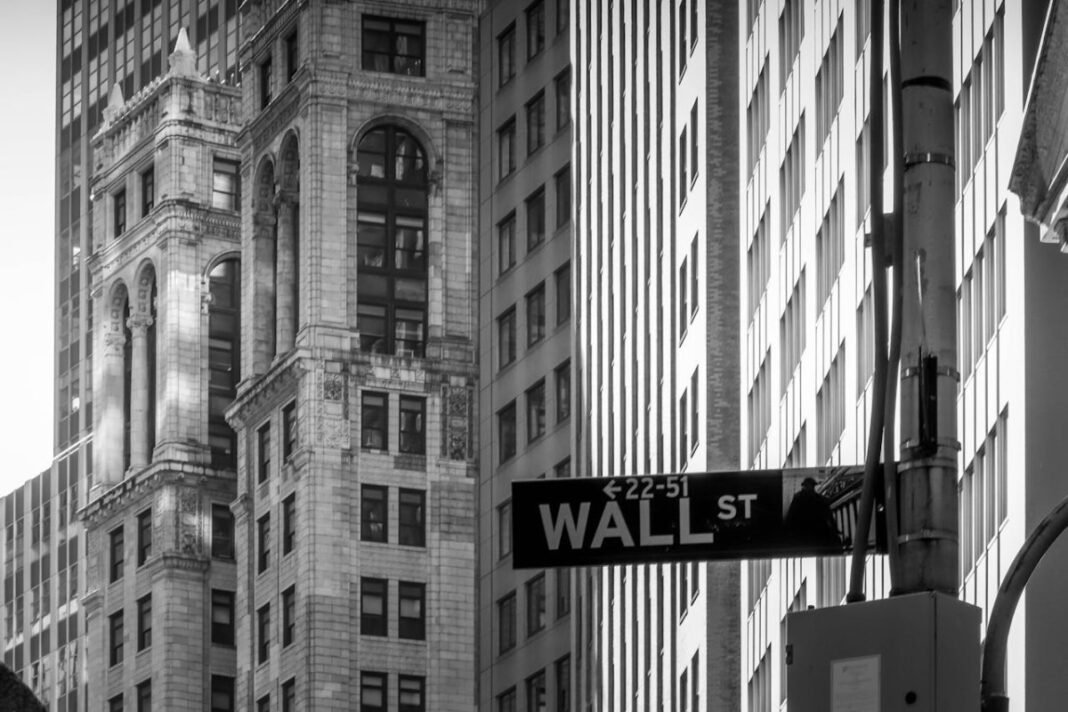Ανοδικές-τάσεις-στη-wall-street-–-Νέο-ρεκόρ-για-τον-nasdaq