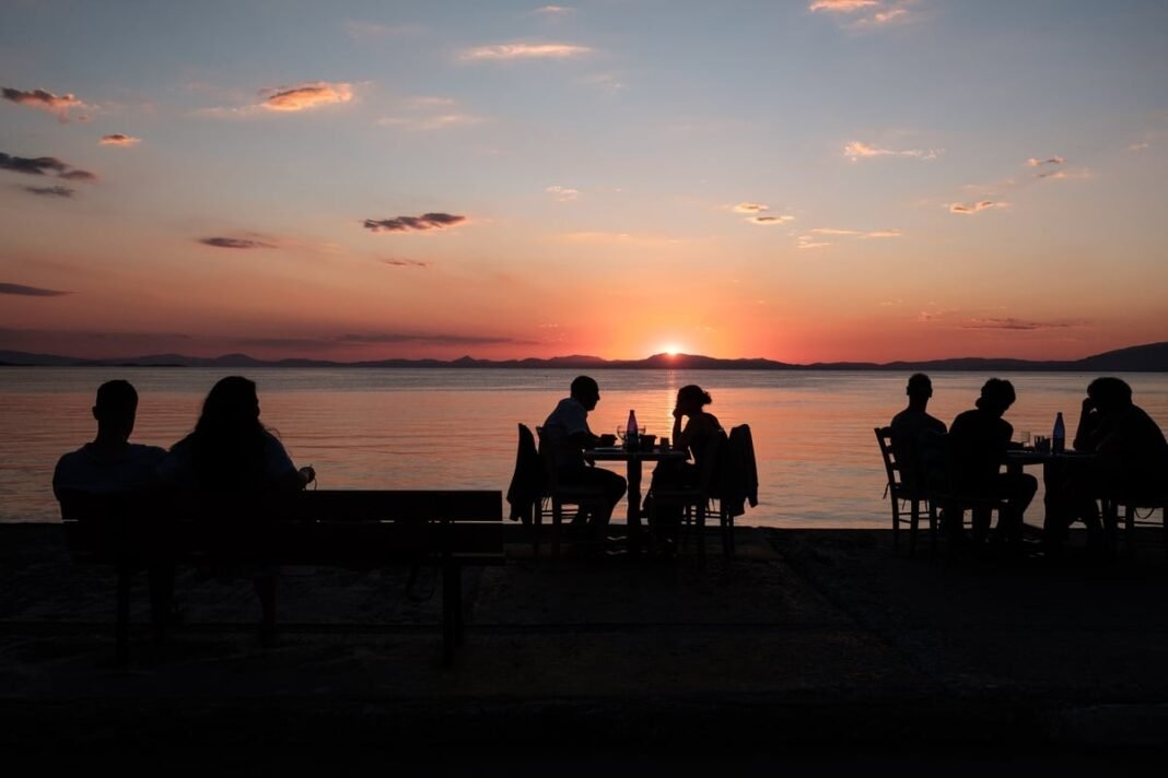 Ακριβό-«σπορ»-το-φαγητό-έξω-–-Η-Αθήνα-πιο-ακριβή-κι-από-τη-Βέρνη