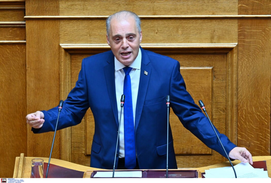 Βελόπουλος:-Ο-Πρωθυπουργός-έχει-το-θράσος-να-“πανηγυρίζει”-για-τα-εξοπλιστικά,-τα-οποία-πληρώνει-ο-ελληνικός-λαός-από-το-υστέρημά-του