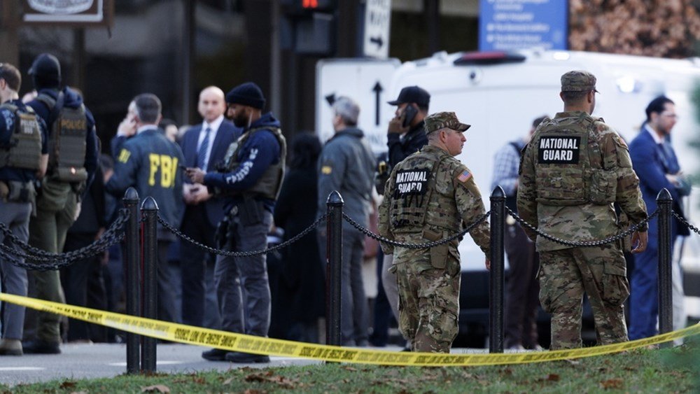 Τραμπ: “Τρομοκρατική ενέργεια” η επίθεση εναντίον εθνοφρουρών – Αναστέλλεται η εξέταση των αιτήσεων μετανάστευσης για Αφγανούς Τραμπ:-“Τρομοκρατική-ενέργεια”-η-επίθεση-εναντίον-εθνοφρουρών-–-Αναστέλλεται-η-εξέταση-των-αιτήσεων-μετανάστευσης-για-Αφγανούς