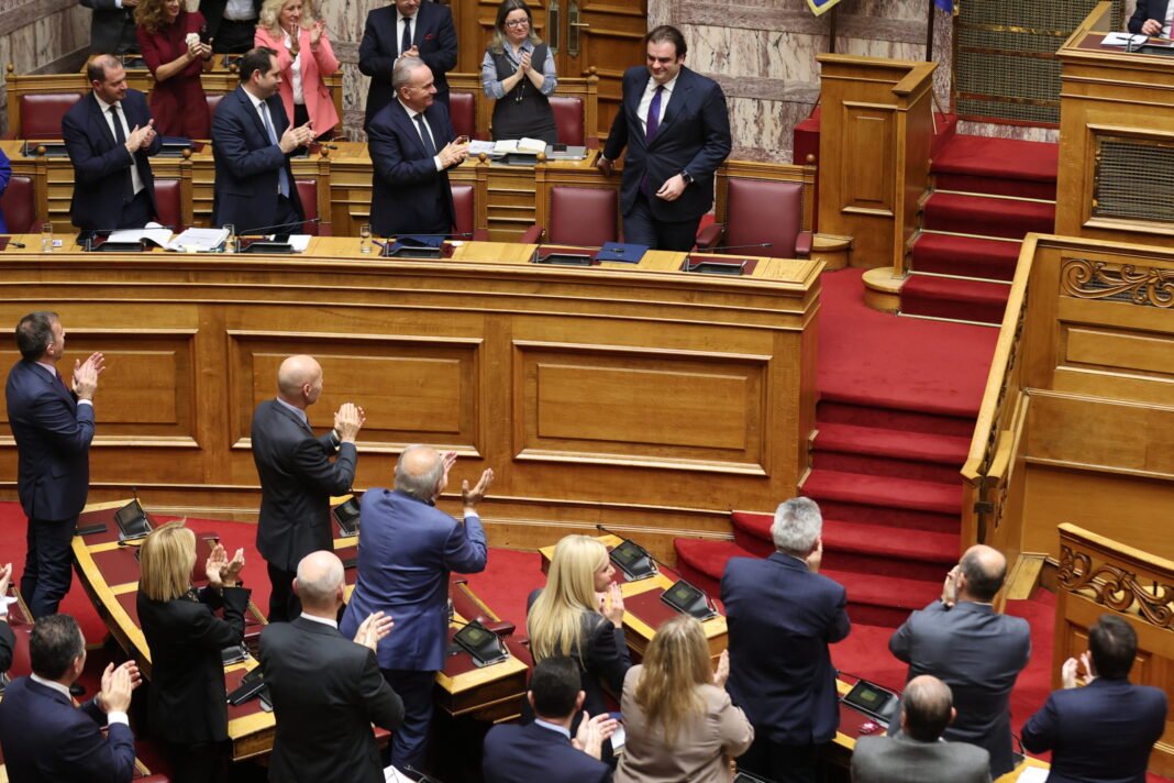 Η πρώτη εμφάνιση Πιερρακάκη στη Βουλή μετά την εκλογή στην προεδρία του Eurogroup – «Επέστρεψα από τις Βρυξέλλες με μια μεγάλη τιμή και μία νίκη της Πατρίδας» – ΦΩΤΟ