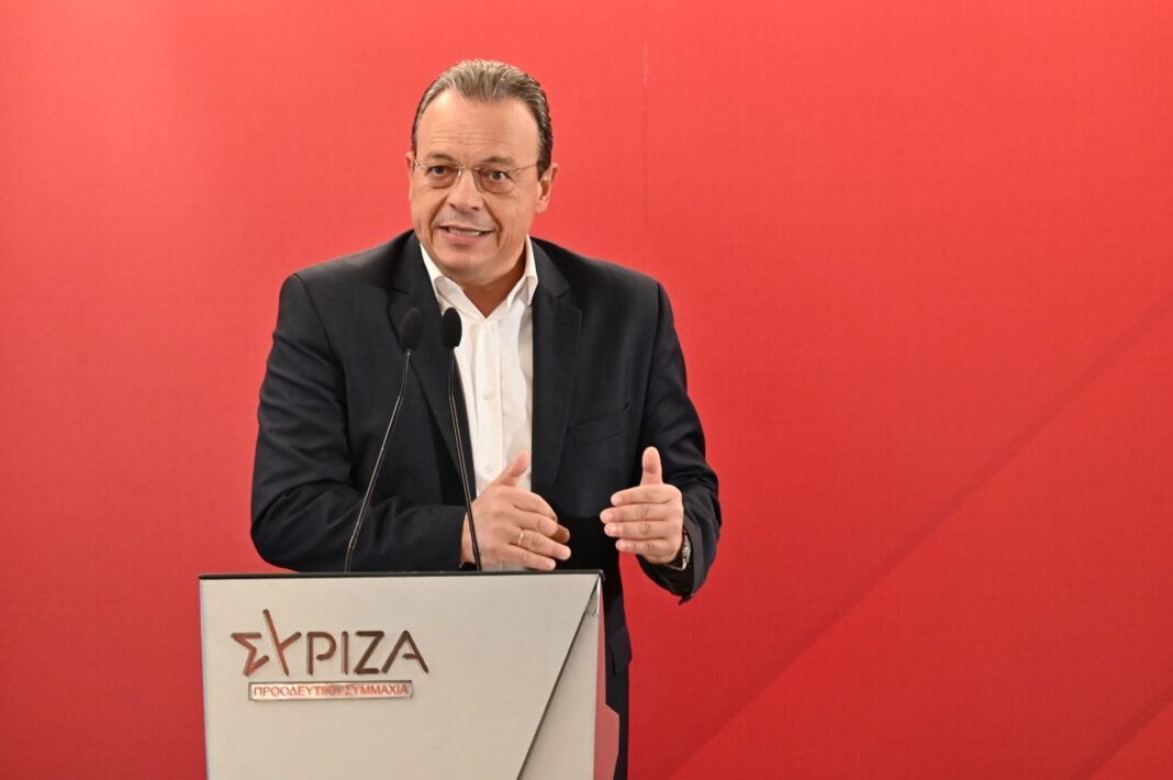 Σωκράτης Φάμελλος: Συνεχάρη τον γιο του για τις ακαδημαϊκές επιτυχίες του – «Η μητέρα σου, εκεί ψηλά, είναι περήφανη για το κάθε σου βήμα»