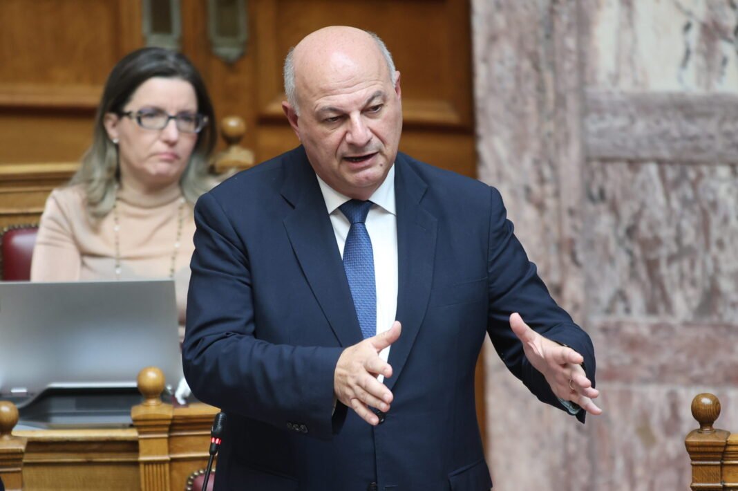 Τσιάρας: «Να ξανασκεφτούν τη στάση τους οι αγρότες και να καθίσουν στο τραπέζι του διαλόγου» – Ομαδικά πυρά από την αντιπολίτευση