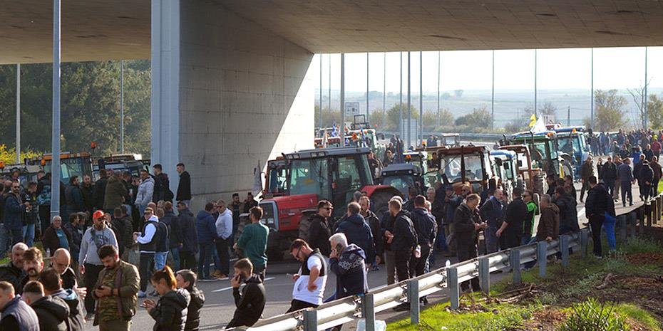 ΣΕΒ, ΕΣΕΕ, ΣΕΤΕ και ΣΒΕ καλούν τους αγρότες να κάνουν διάλογο με τους αγρότες