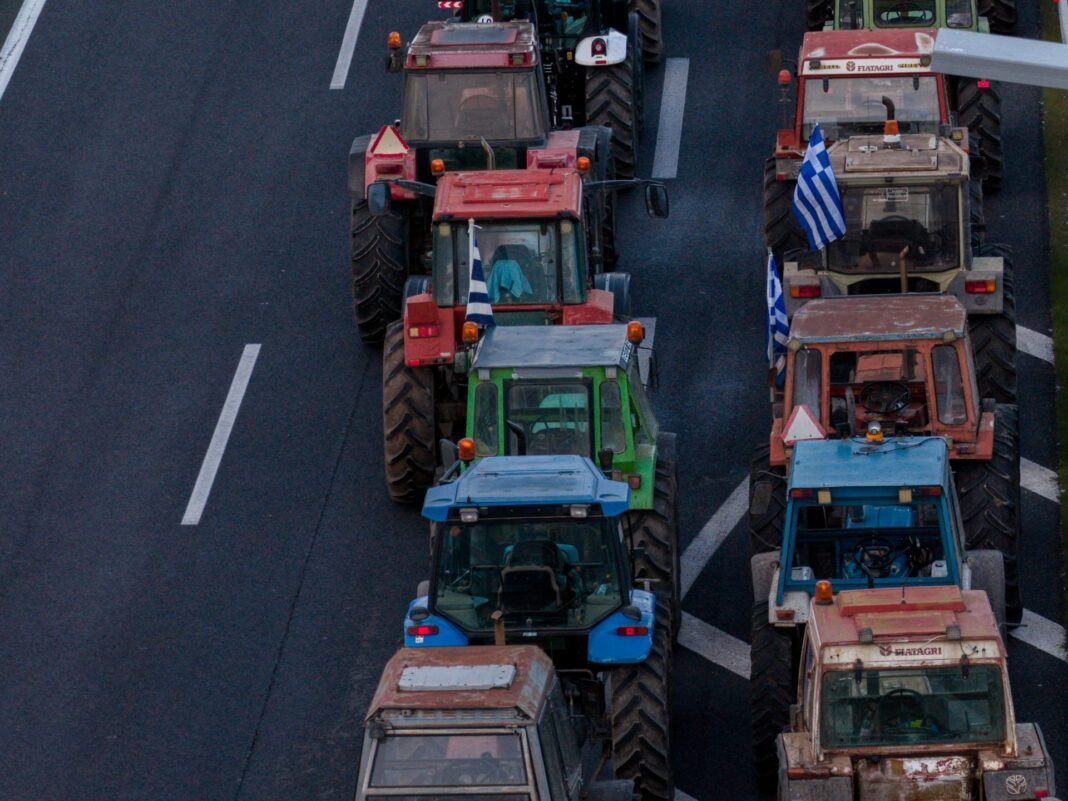 Εντείνεται η ανησυχία σε τουρισμό – εμπόριο όσο παραμένει το αδιέξοδο στα μπλόκα