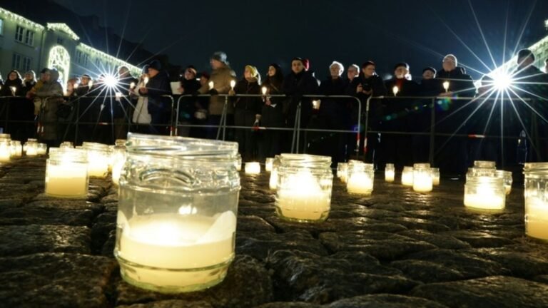 Γερμανία:-Εκδήλωση-μνήμης-για-τα-θύματα-της-επίθεσης-στη-χριστουγεννιάτικη-αγορά-του-Μαγδεμβούργου