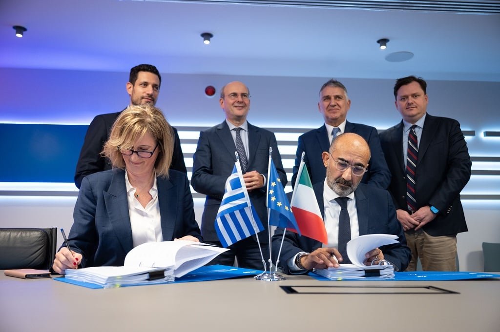 Υπεγράφη-η-παραγγελία-για-23-νέα-τρένα:-Αλλάζει-η-σύμβαση-του-ελληνικού-Δημοσίου-με-τη-hellenic-train