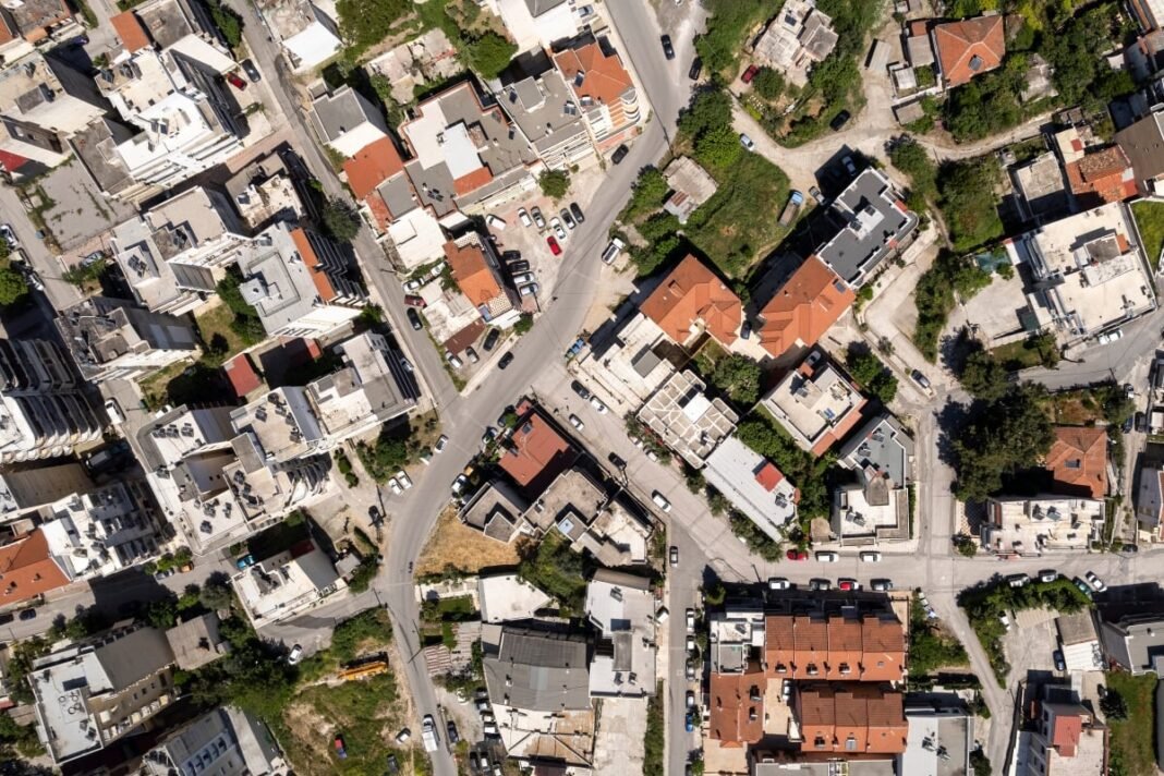 Φρενάρουν-αυξήσεις-και-επενδυτικό-ενδιαφέρον-στα-ακίνητα