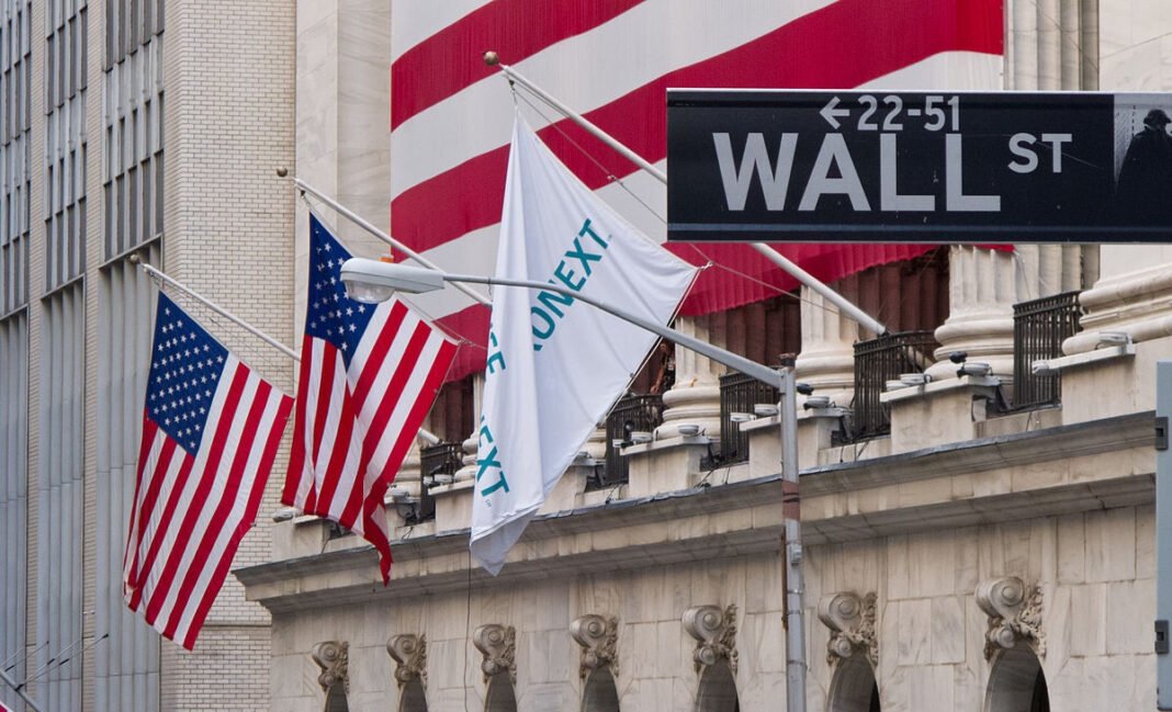 wall-street:-Ήπιες-διακυμάνσεις-μετά-τα-στοιχεία-για-το-ΑΕΠ