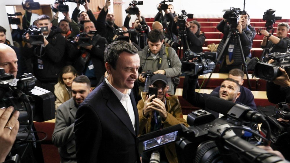 Ψηφίζουν-σήμερα-στο-Κόσοβο-–-Φαβορί-του-κόμμα-του-Άλμπιν-Κούρτι-–-Αβέβαιος-ο-σχηματισμός-κυβέρνησης