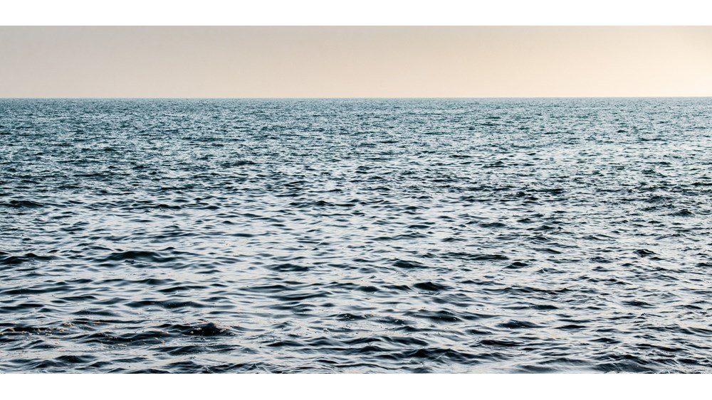 Ινδονησία:-Οι-διασώστες-ανέσυραν-σορό-κατά-την-έρευνα-για-τον-αγνοούμενο-Ισπανό-προπονητή-ποδοσφαίρου-μετά-από-ναυάγιο