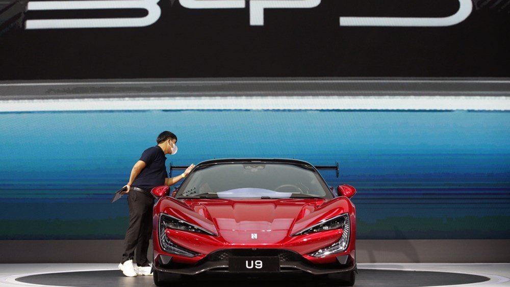 BYD: Ετοιμάζεται να “εκθρονίσει” την Tesla, κατακτώντας την πρωτιά στις πωλήσεις ηλεκτρικών οχημάτων το 2025 byd:-Ετοιμάζεται-να-“εκθρονίσει”-την-tesla,-κατακτώντας-την-πρωτιά-στις-πωλήσεις-ηλεκτρικών-οχημάτων-το-2025