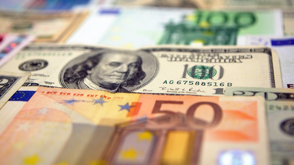 Ξεκινά-ο-πόλεμος-ευρώ-–-δολαρίου:-Πώς-θα-επηρεάσει-την-ανάκαμψη-της-Ευρωζώνης