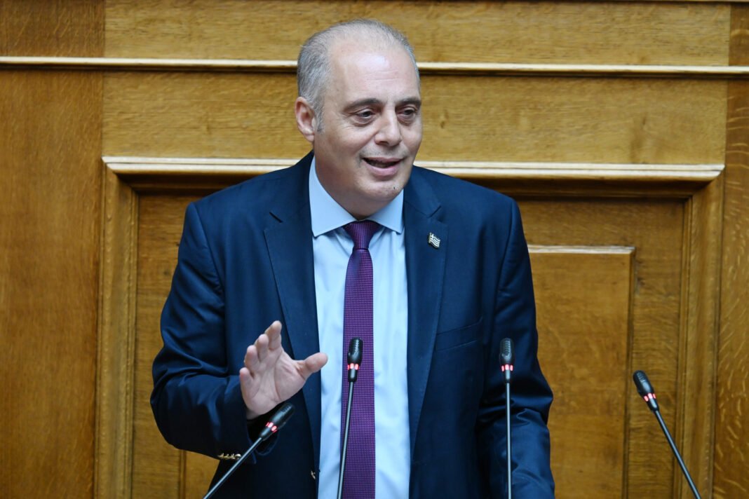 Βελόπουλος: «Να φωτίσει ο Θεός κυρίως αυτούς που κυβερνούν και έχουν ξεχάσει τις πανανθρώπινες αξίες» – Το μήνυμά του για τα Θεοφάνια