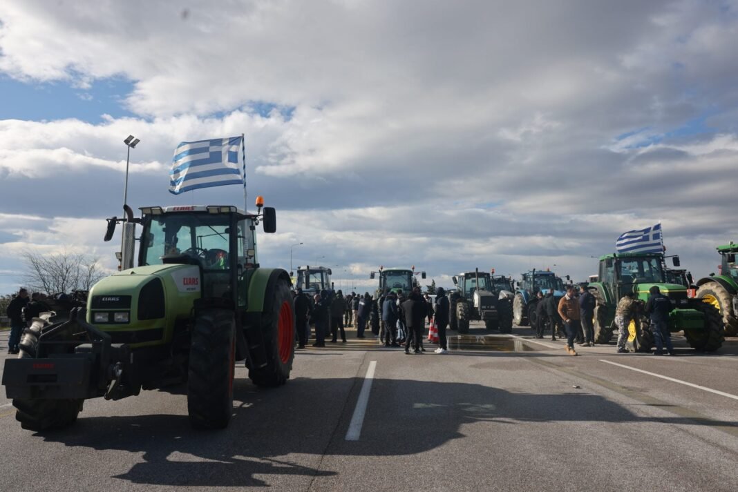 Διάλογος με τα τρακτέρ σε ετοιμότητα Διάλογος-με-τα-τρακτέρ-σε-ετοιμότητα