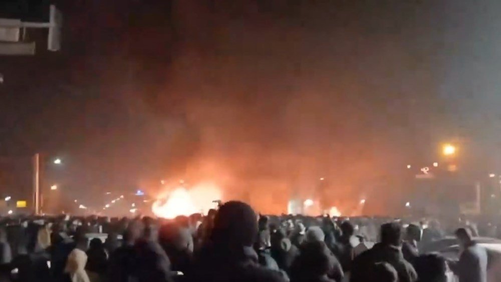 Βρετανία:-Η-ΥΠΕΞ-ζητά-από-τον-Αραγτσί-να-σταματήσει-η-βάναυση-καταστολή-των-διαδηλώσεων-στο-Ιράν