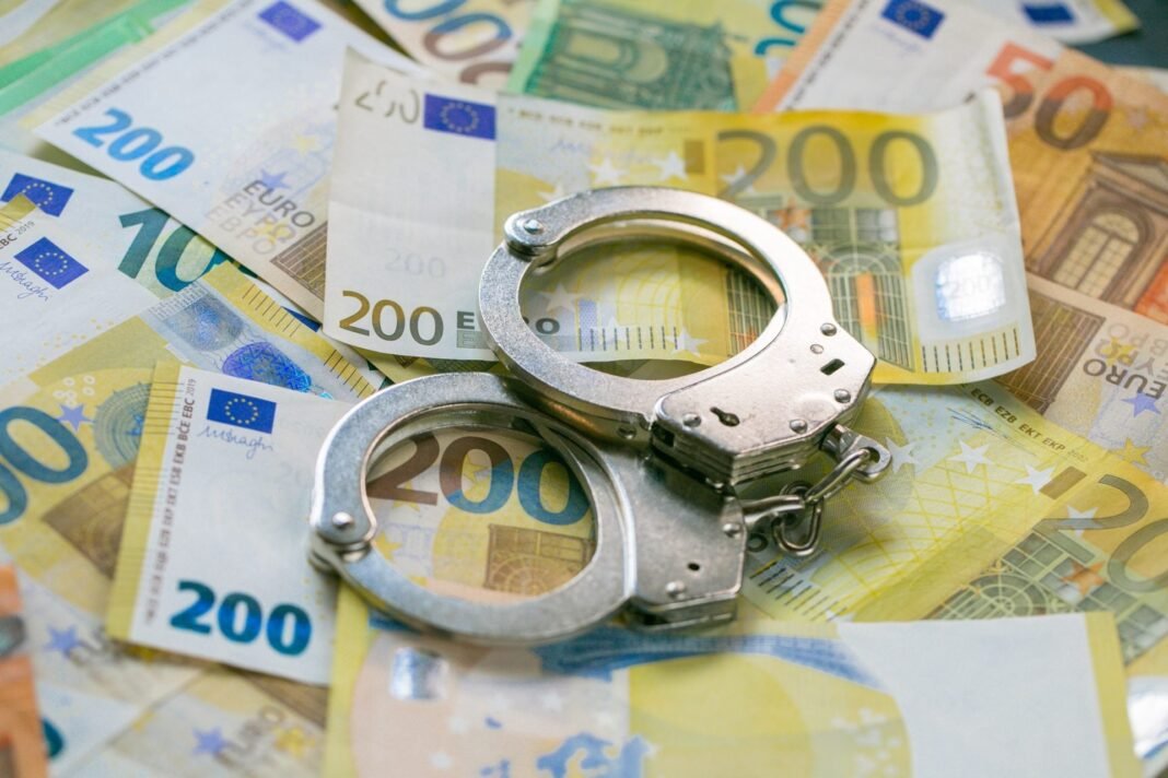 «ΔΕΟΣ»:-Νέοι-«ράμπο»-με-ανακριτικές-υπερεξουσίες-και-στόχο-φοροδιαφυγή-και-ξέπλυμα-χρήματος