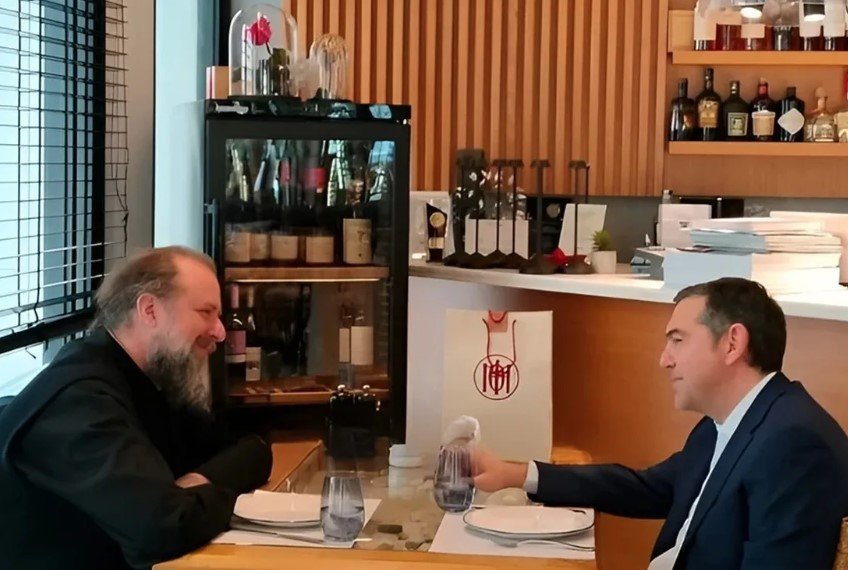 Θεσσαλονίκη:-Γεύμα-Τσίπρα-–-Μητροπολίτη-Φιλόθεου-με-θαλασσινά-–-Συζητήθηκαν-οι-σχέσεις-Κράτους-και-Εκκλησίας