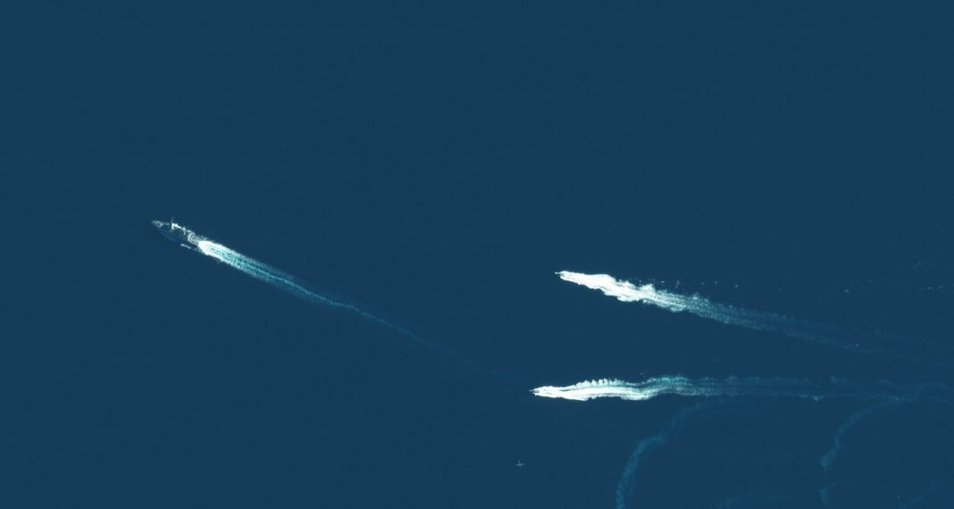 Έπιασαν-δουλειά-οι-ελληνικοί-δορυφόροι:-Κατέγραψαν-τη-φρεγάτα-«Κίμων»-να-φτάνει-στην-Ελλάδα-–-Η-εντυπωσιακή-φωτογραφία-από-το-Διάστημα