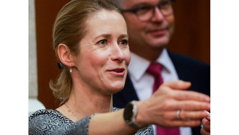 politico:-Όταν-οι-πολιτικοί-λένε-φωναχτά-αυτά-που-συνήθως-κρατούν-για-τον-εαυτό-τους