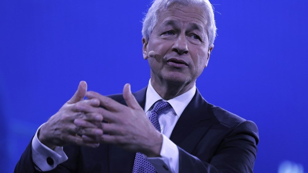 Ντάιμον από Νταβός: “Χρειαζόμαστε ένα πιο ισχυρό ΝΑΤΟ, μια πιο ισχυρή Ευρώπη”