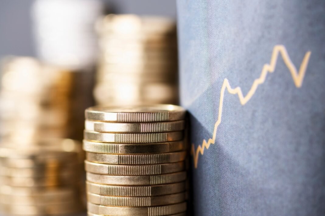 Eurobank: Κλειδί η διεύρυνση της παραγωγικής βάσης για αναβαθμίσεις και πληθωρισμό