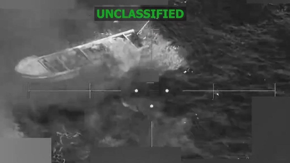 Αμερικανικά αεροπορικά πλήγματα κατά σκάφους που φέρεται να διακινούσε ναρκωτικά στον ανατολικό Ειρηνικό – Δύο νεκροί