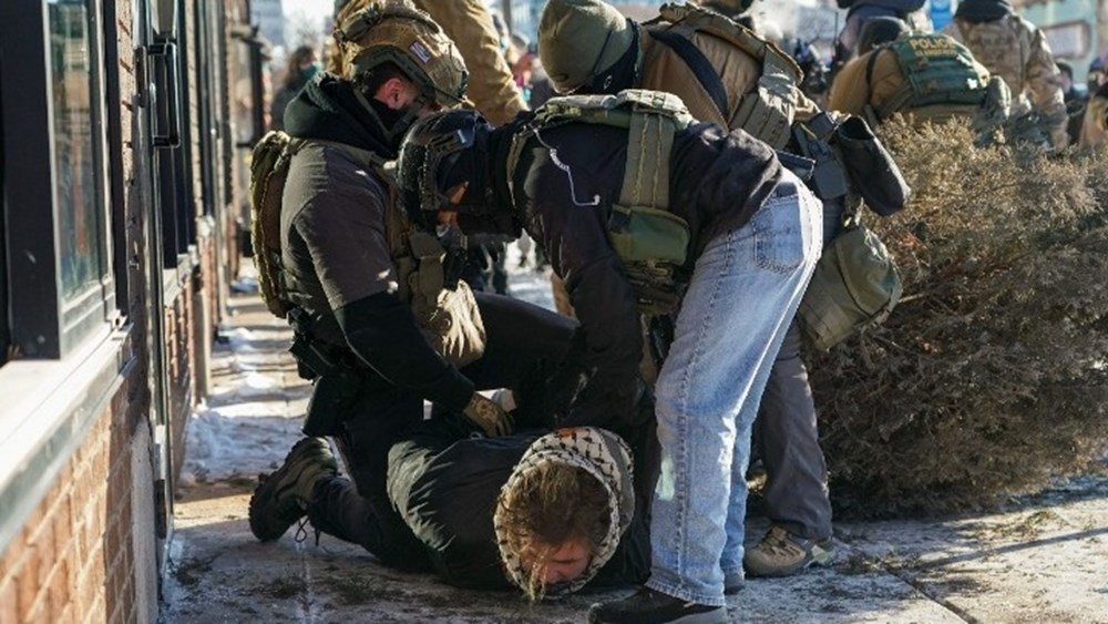 Νέο σοκ στη Μινεάπολη: Πράκτορες της ICE πυροβόλησαν και σκότωσαν 37χρονο – Συγκρούσεις με διαδηλωτές