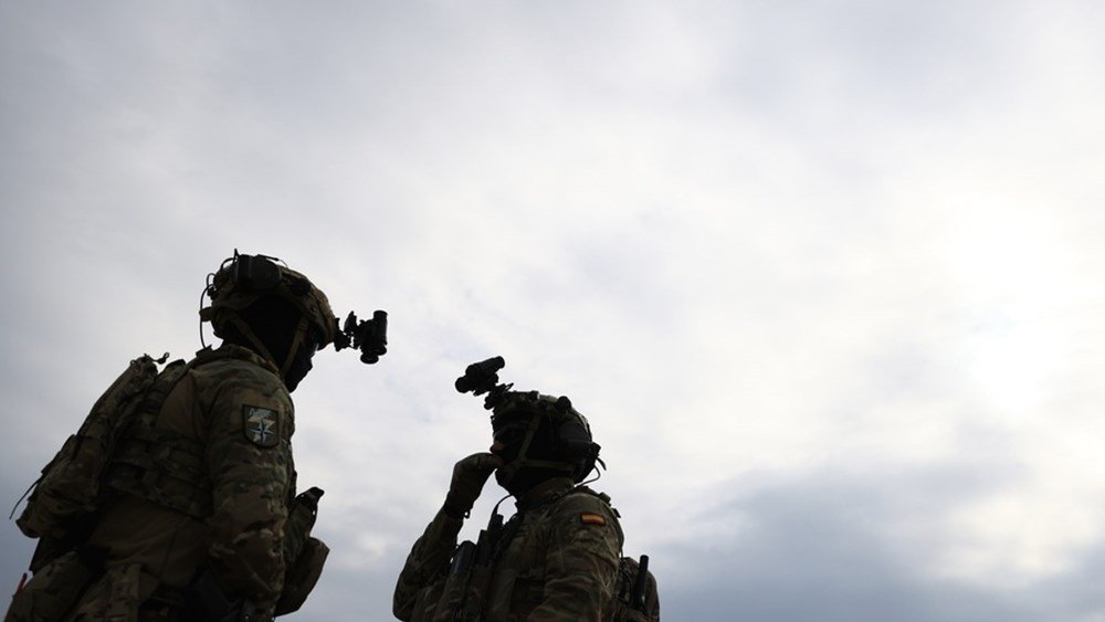 Αυτοματοποιημένη ζώνη με αισθητήρες, drones, ρομπότ – Τι περιλαμβάνει το σχέδιο του ΝΑΤΟ για ενίσχυση της άμυνας στα ρωσικά σύνορα