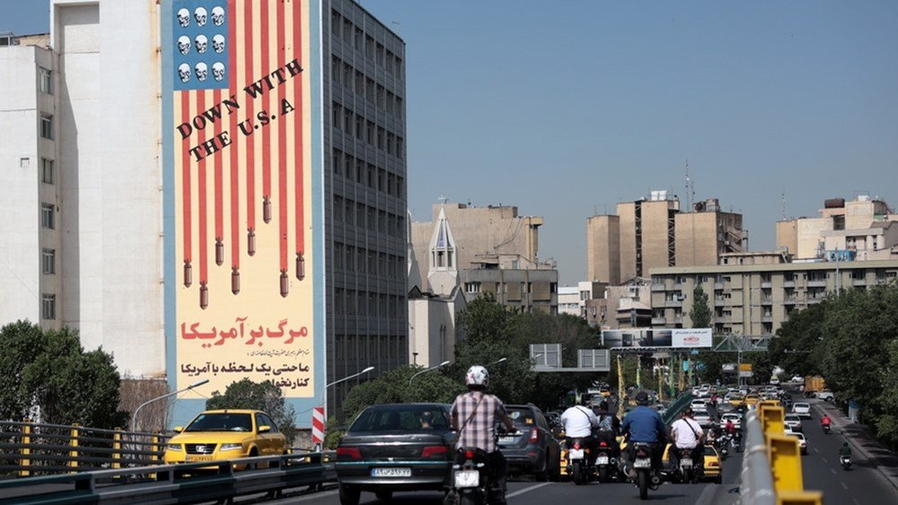 Ιράν: Έτοιμοι για “δίκαιες” και “ισότιμες” διαπραγματεύσεις με τις ΗΠΑ αλλά όχι για τις αμυντικές δυνατότητες