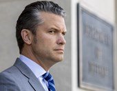 ΗΠΑ: Ο γερουσιαστής Μαρκ Κέλι μήνυσε τον Χέγκσεθ που τον κατηγορεί για 