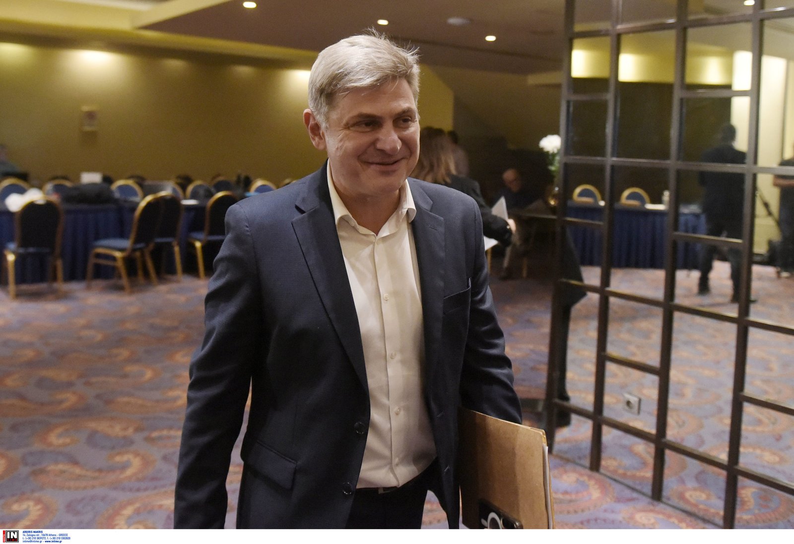 Νίκος Φαραντούρης