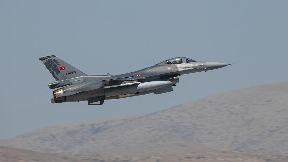 Πτώση F-16 στην Τουρκία: Ο πιλότος εκτινάχθηκε την τελευταία στιγμή