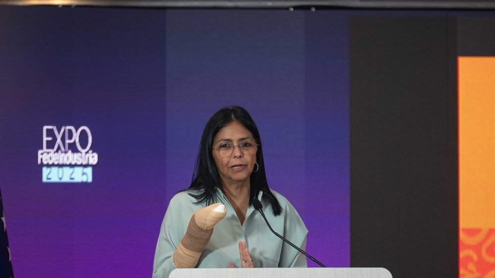 Βενεζουέλα: Η πρόεδρος Ροντρίγκες καλεί τον Τραμπ να τερματίσει “τον αποκλεισμό και τις κυρώσεις”