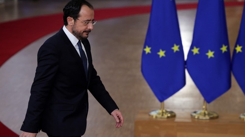 Σκληρή προσωπική επίθεση από Μιλλιέτ σε Χριστοδουλίδη: Μάσκα κλόουν με ψεύτικο προσωπείο