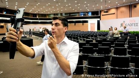 Ερωτήματα-για-το-πολιτικό-γραφείο-έπαυλη-του-Φειδία