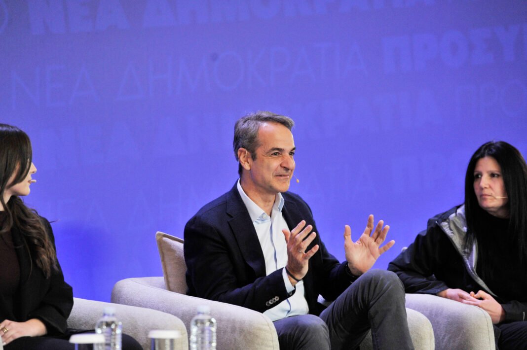 Μητσοτάκης:-«Η-δέσμευσή-μας-για-περισσότερες-και-καλύτερα-αμειβόμενες-δουλειές-γίνεται-πράξη»-–-Άφησε-«παράθυρο»-για-ένταξη-υγειονομικών-στα-βαρέα-και-ανθυγιεινά