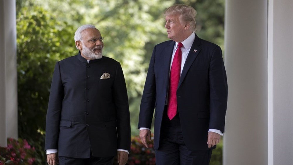 “Πίσω από κλειστές πόρτες” εργάστηκε η Ινδία για να εξασφαλίσει εμπορική συμφωνία με τις ΗΠΑ