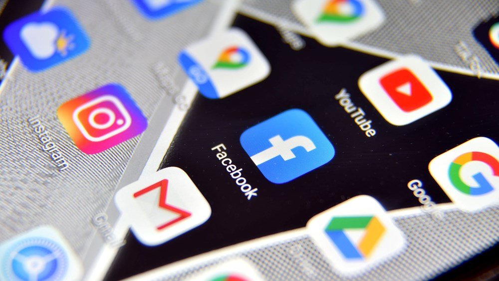 Γερμανία:-Το-cdu-εξετάζει-περιορισμούς-στη-χρήση-των-social-media-για-νέους-κάτω-των-16-ετών