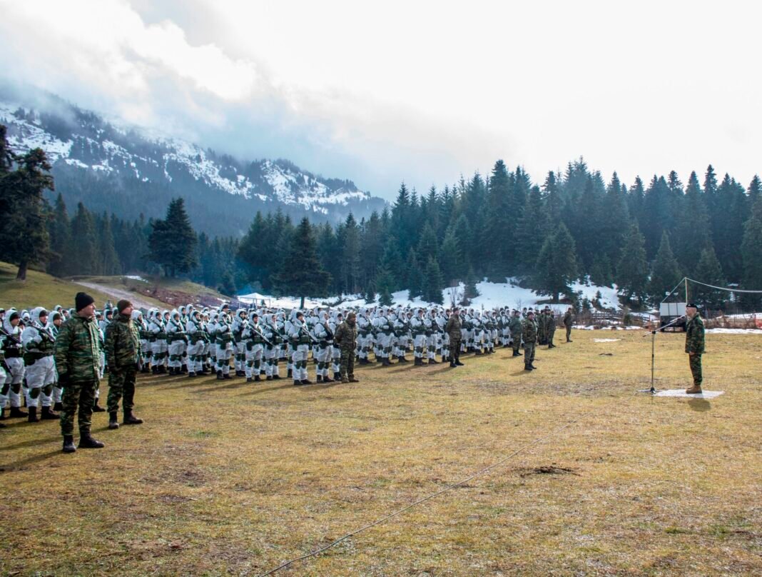 Χειμερινή εκπαίδευση και διαβίωση: Το κολασμένο πρόγραμμα των αυριανών Υπαξιωματικών στο βουνό – Δείτε φωτογραφίες